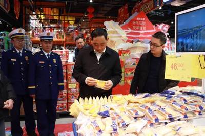 刘清开展春节前消防安全、食品安全和市场保供检查